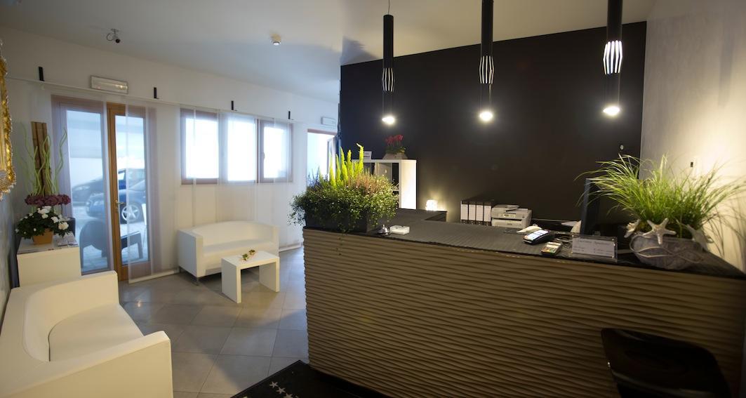 Lacroma Aparthotel Grado Exterior photo